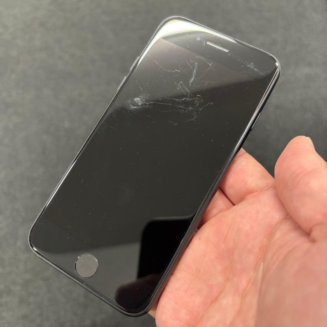 Apple iPhone SE 第二世代　128GB MHGT3J/A