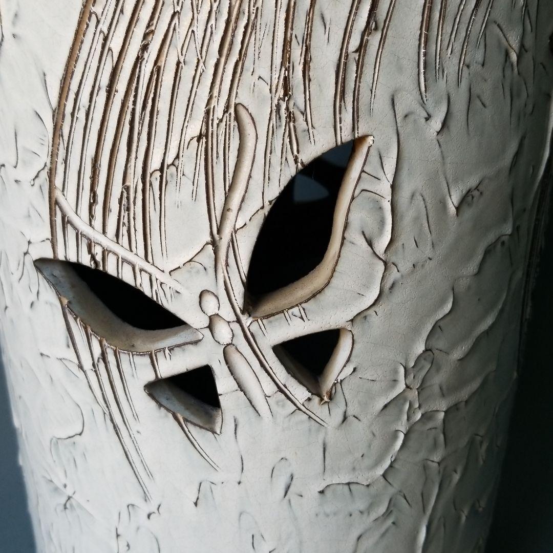 信楽焼傘立て  蝶彫 高さ４３cm