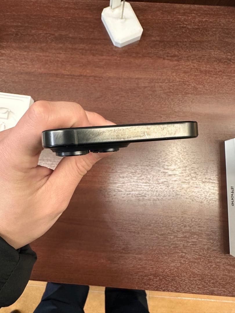 iPhone 16Pro Max、バッテリー状態 100%。