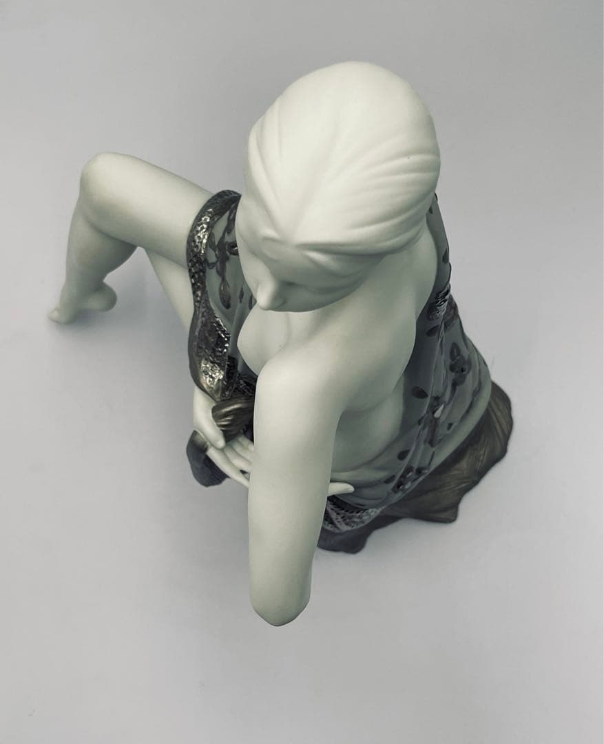 l*8様 LLADRO リヤドロ セビリアの娘 Re-Deco 8673 女性