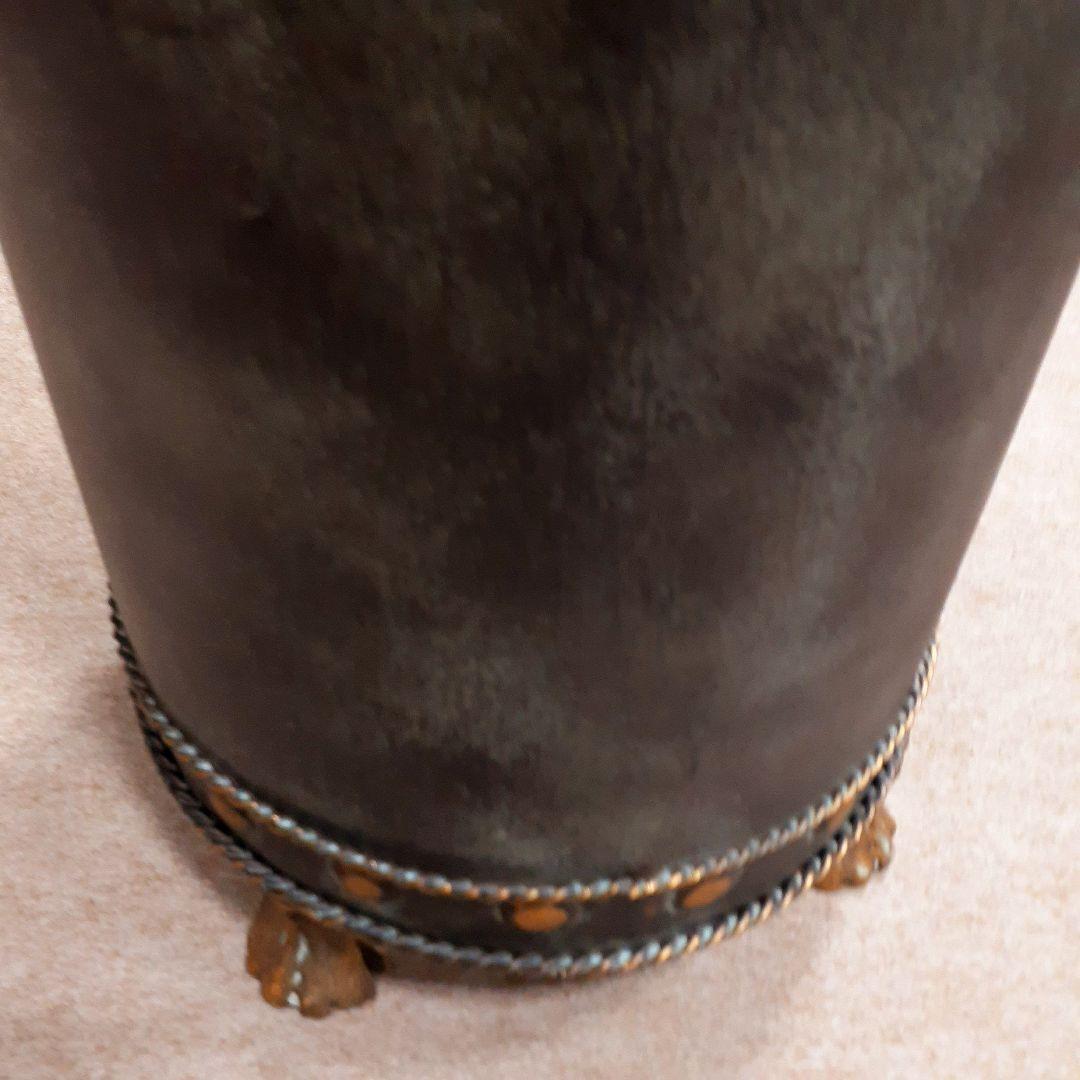 輸入雑貨　アイアン製品　『ライオン飾り付き円筒形傘だて』　アンブレラスタンド