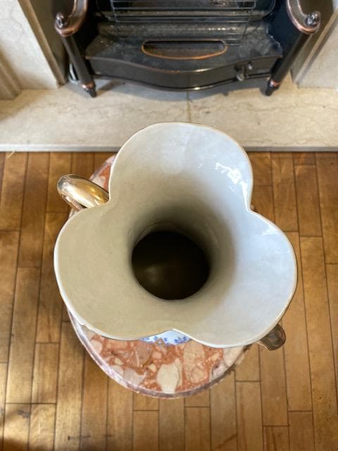 花柄装飾 陶器の花瓶