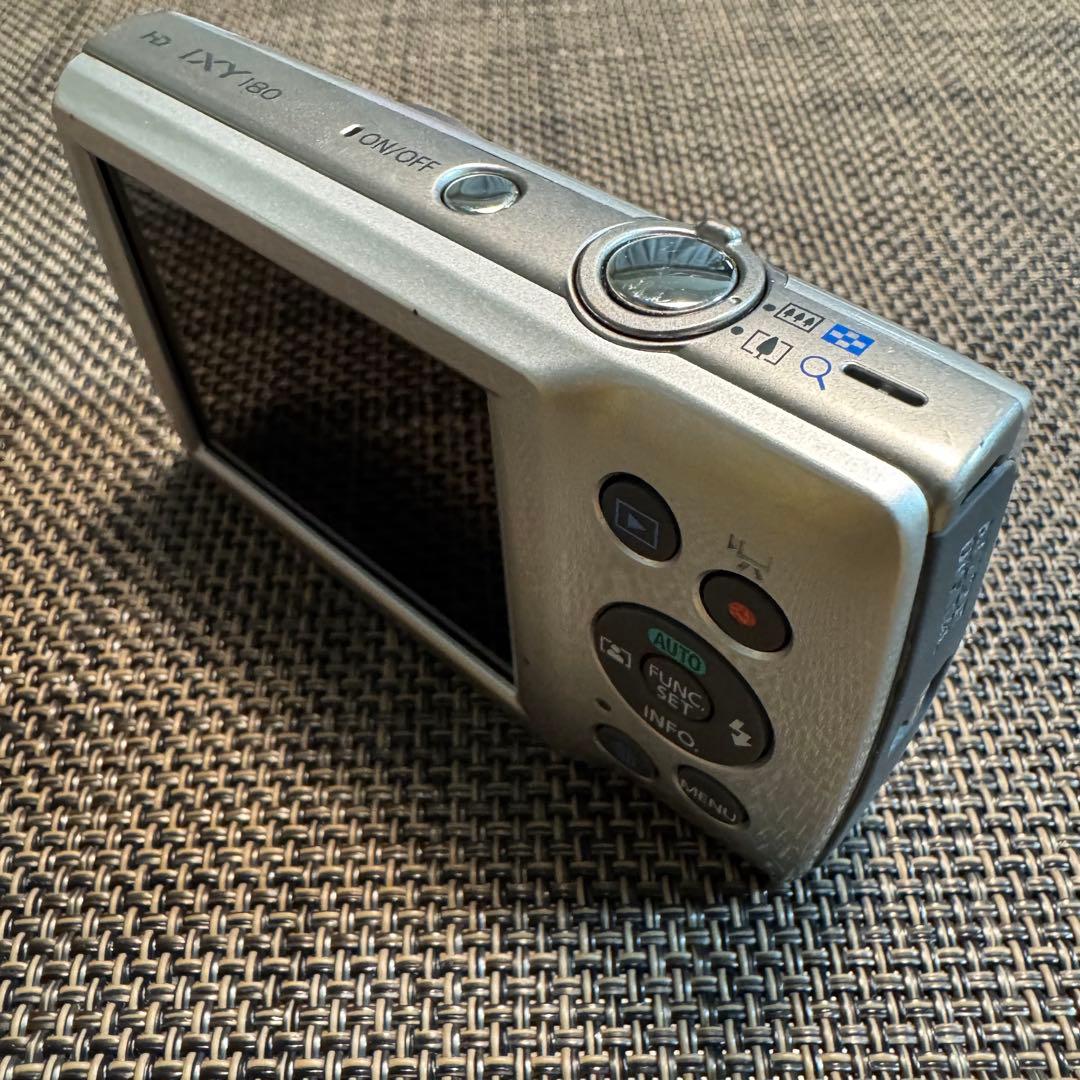 【Canon IXY180】 シルバー 本体と付属品　【デジカメ】