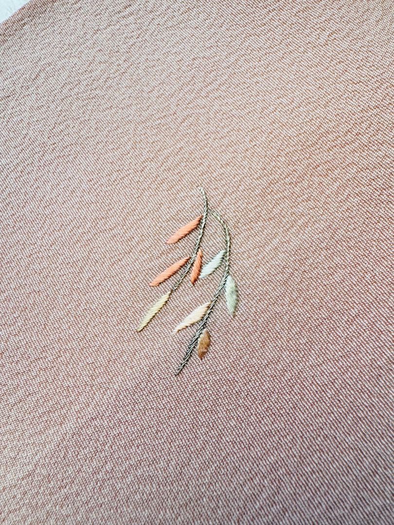 正絹　色無地　袷　刺繍　飛び柄　ベージュピンク