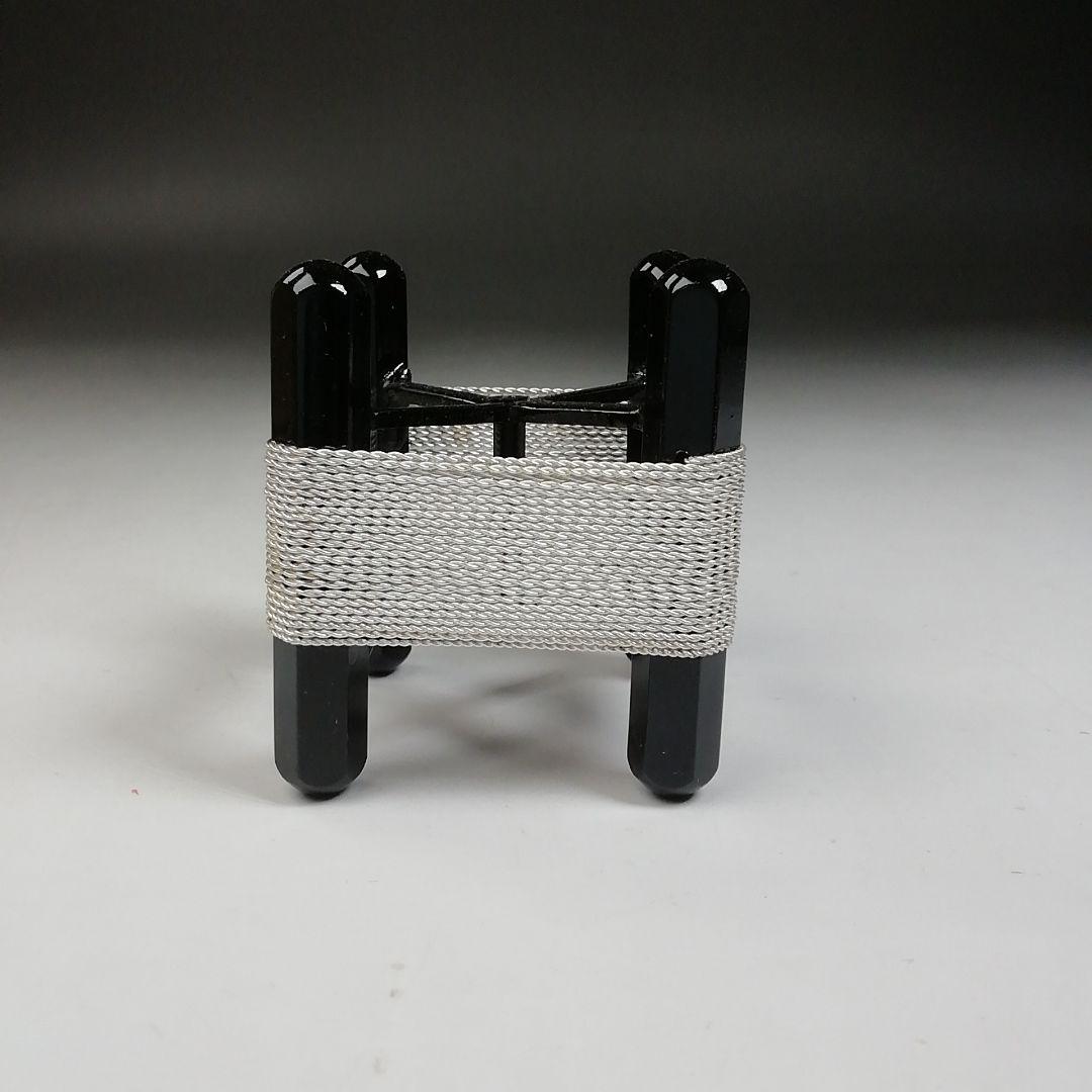 Ｔ９６３　蓋置　『黒漆　銀線糸巻』『井波慶州 作』　共箱　茶道具