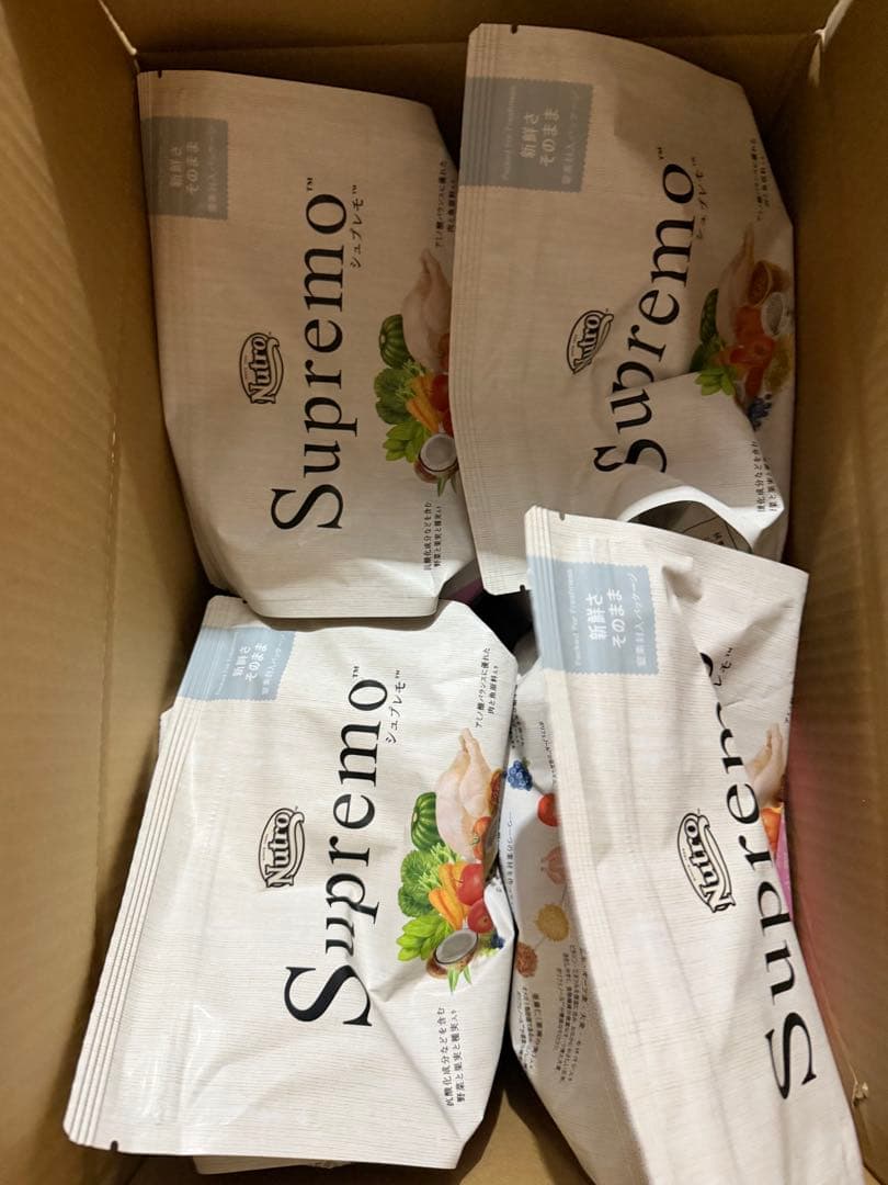 Nutro Supremo 小型犬用 ドライフード 4つ