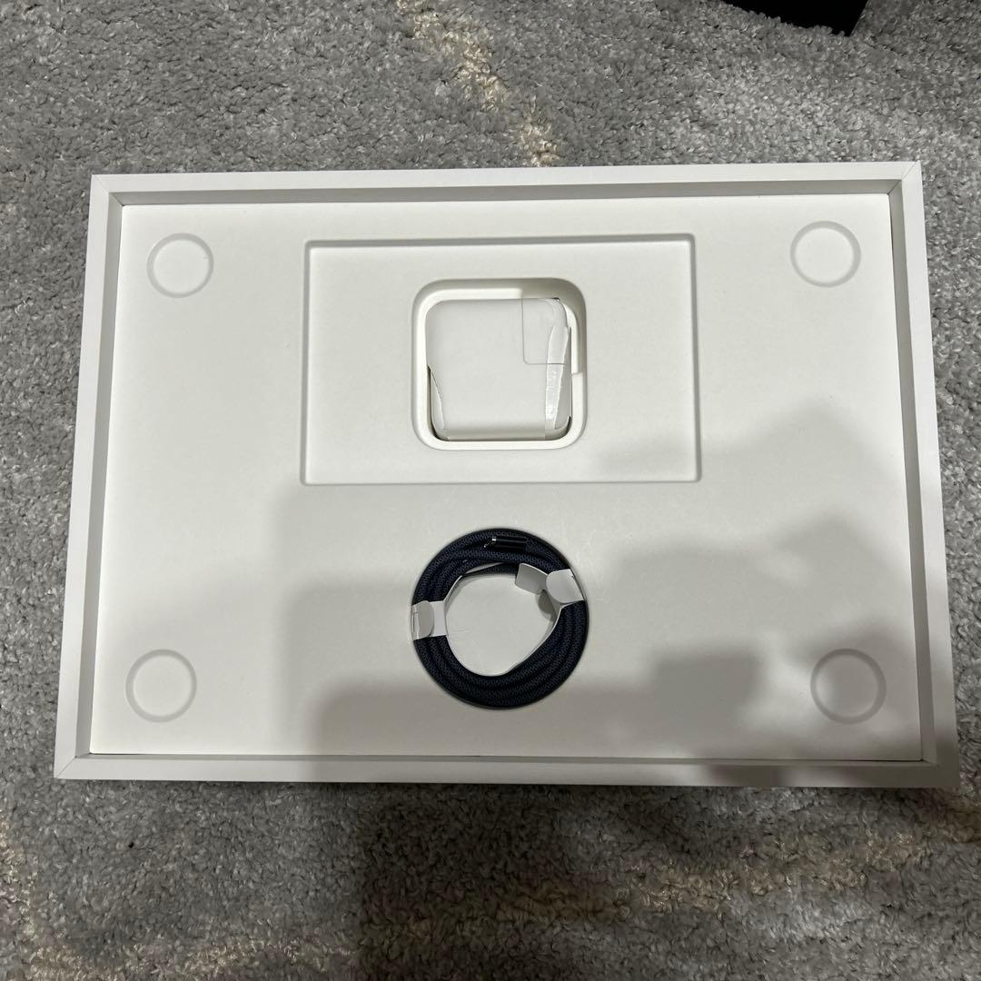 Macbook air M2 13.6インチ