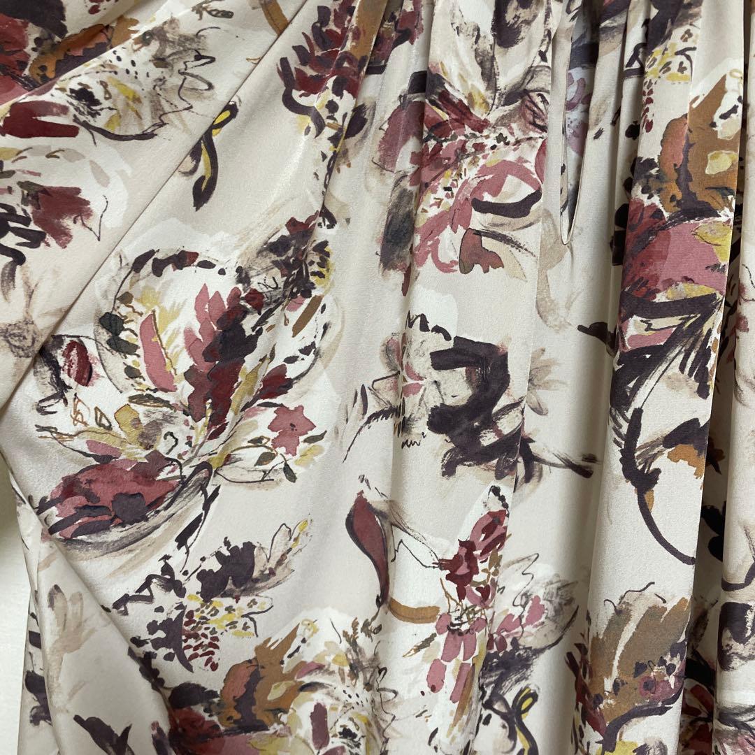 新品未使用タグ付き　トゥモローランドコレクション　花柄ブラウス