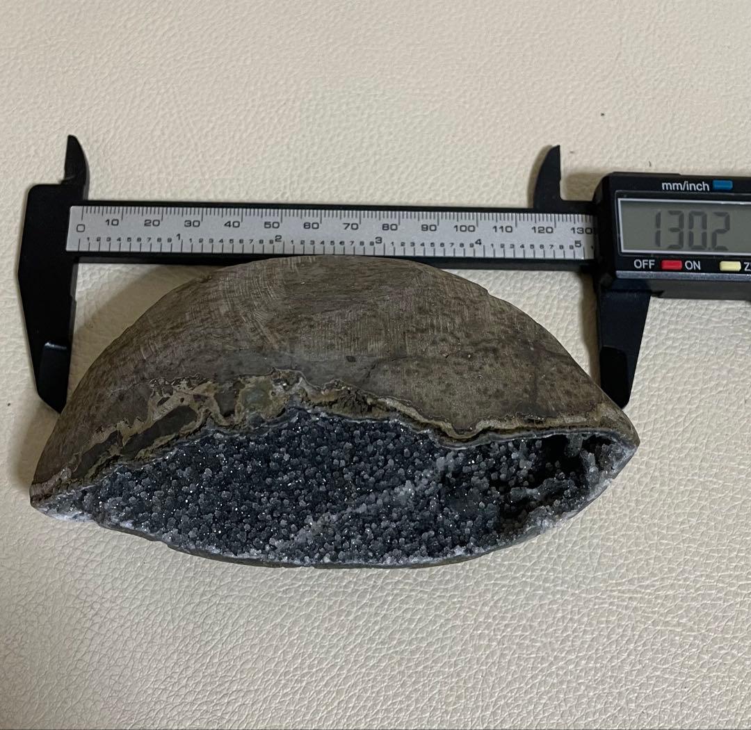 ブラックギャラクシーアメジストドーム ドゥルージー 山型 森模様 ジオード 晶洞