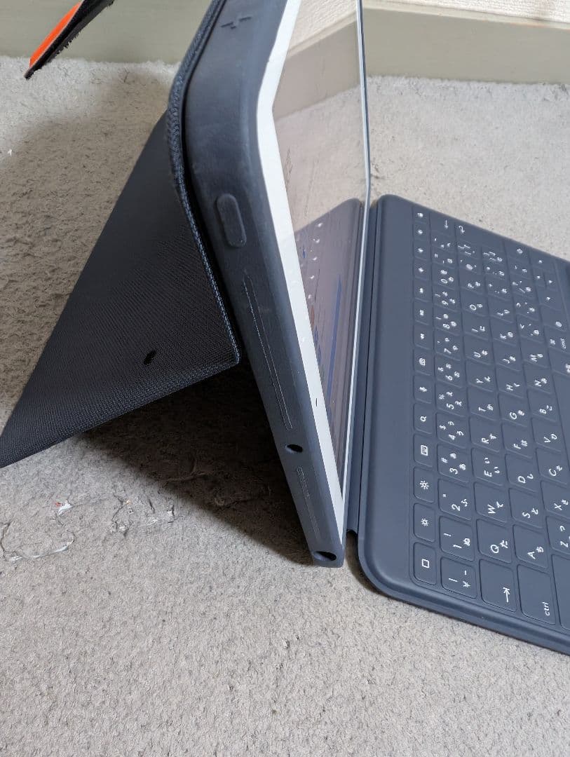 iPad 第8世代 32GB Wi-FIモデルシルバー タイプカバー付き