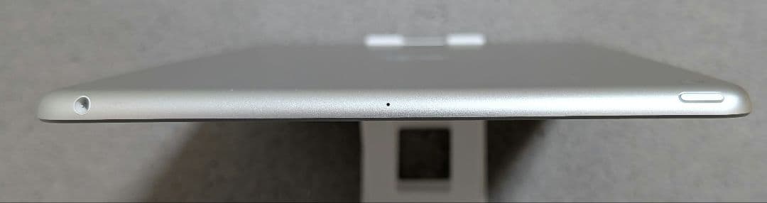 iPad 第8世代 32GB Wi-FIモデルシルバー タイプカバー付き