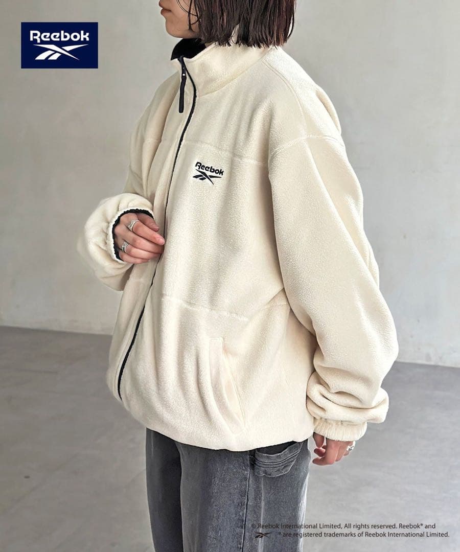 Reebok ネイビー　リバーシブルブルゾン