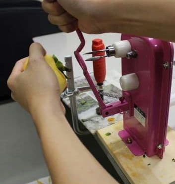 コジマ　手動式スピード皮むき器　柿の倍速皮むき名人