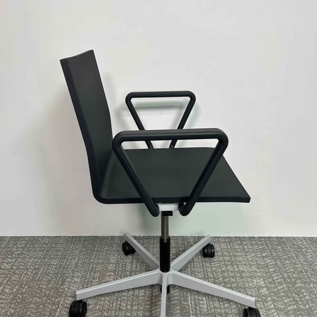 A 2016年　vitra　ヴィトラ　.04　オフィスチェア　アームレスト付き