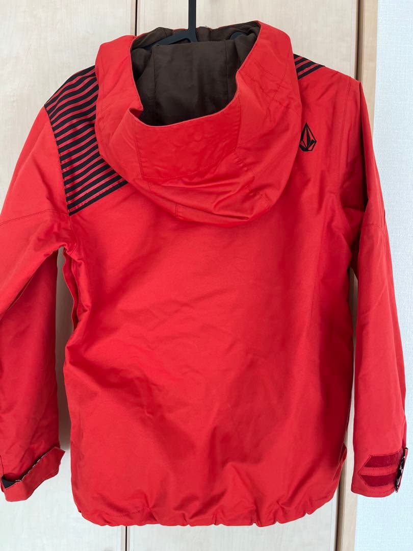 VOLCOM★赤、黒 スノーボードウエアーS子供用 上下セット