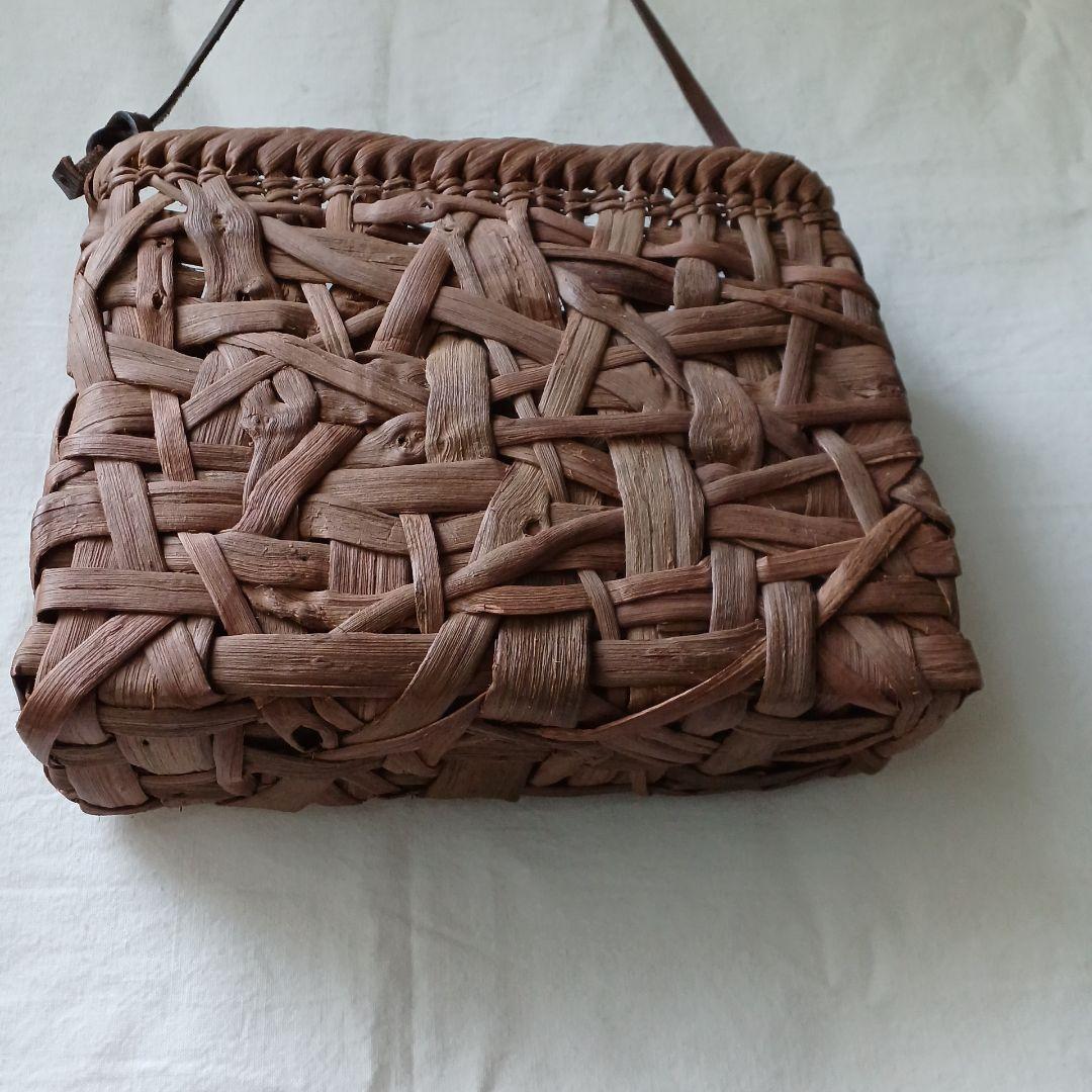 乱れ編みの国産山葡萄ショルダーバッグ