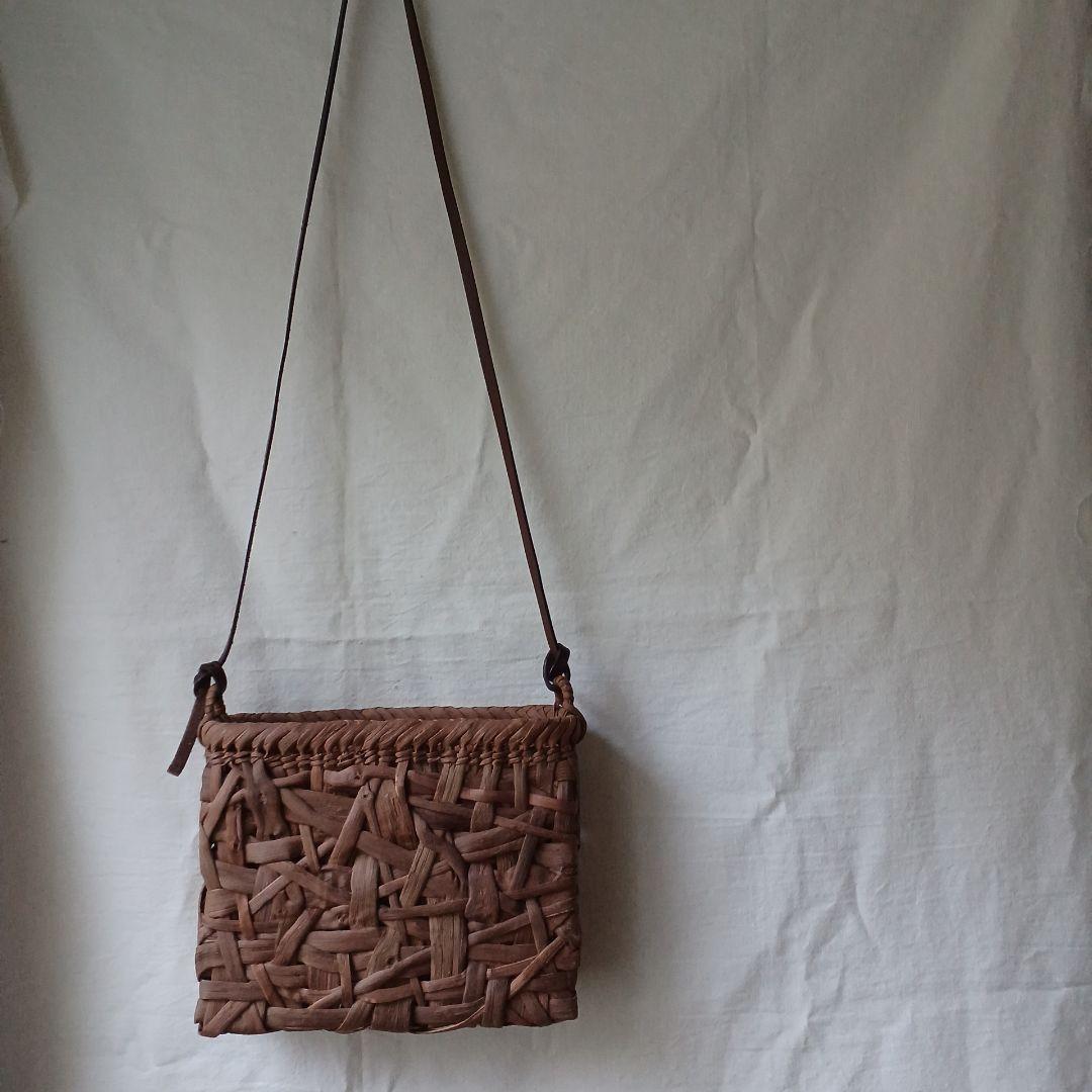 乱れ編みの国産山葡萄ショルダーバッグ