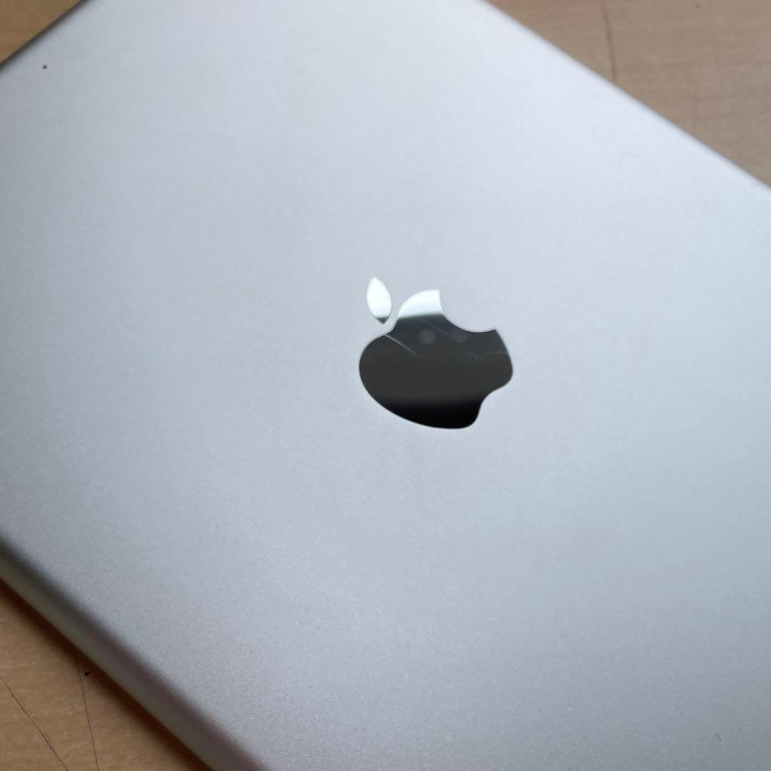 iPad 第6世代　A1893　Wi-Fiモデル　シルバー　32GB 美品#4