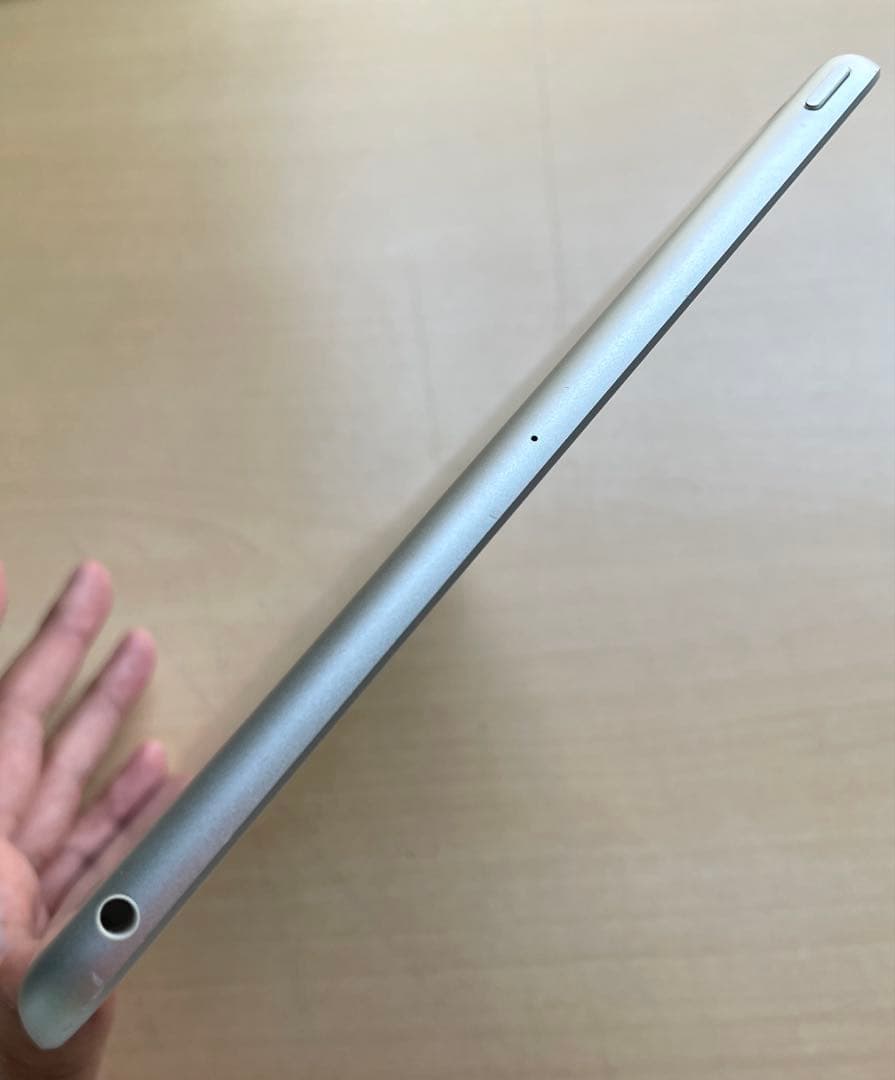 iPad 第6世代　A1893　Wi-Fiモデル　シルバー　32GB 美品#4