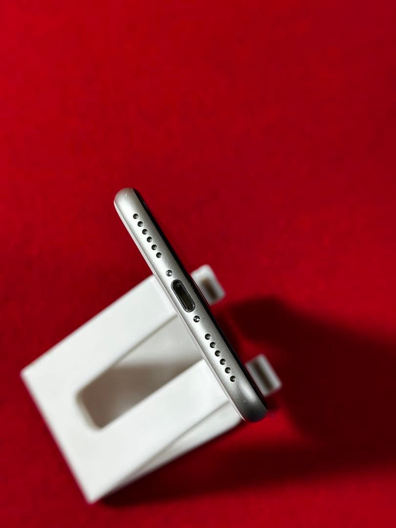 【4195】iPhone SE3第3世代スターライト 64GB simフリー