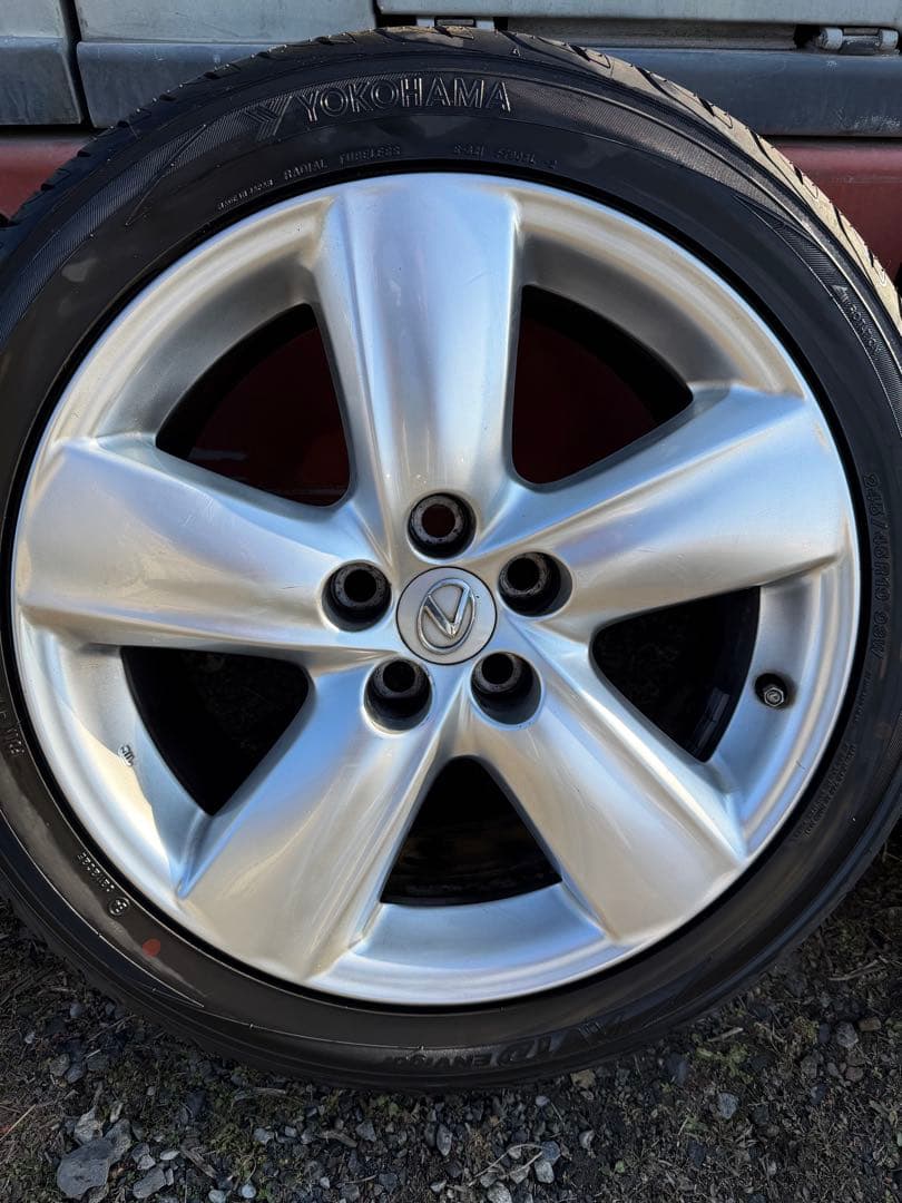 レクサスのタイヤサイズ245/45/R19