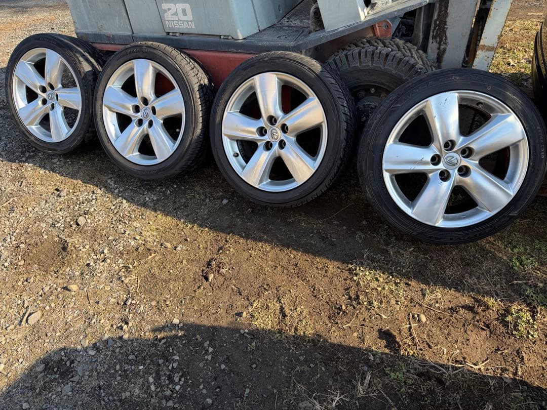 レクサスのタイヤサイズ245/45/R19