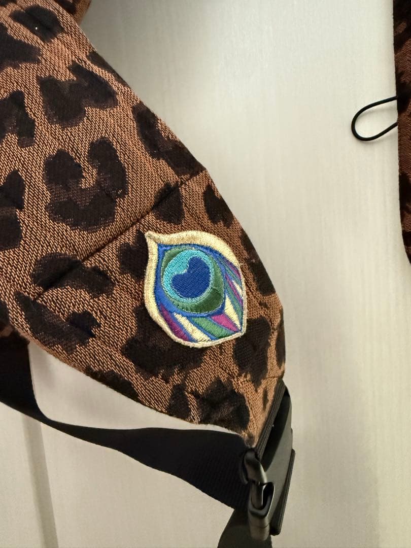 artipoppe アーティポッペ　レオパード柄　ヒョウ柄 抱っこ紐　箱付き