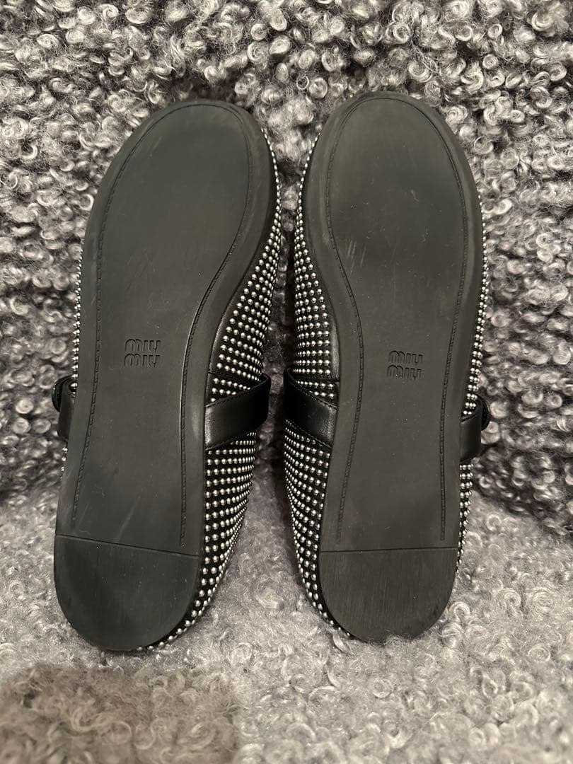 miu miu スタッズ付きバレエシューズ
