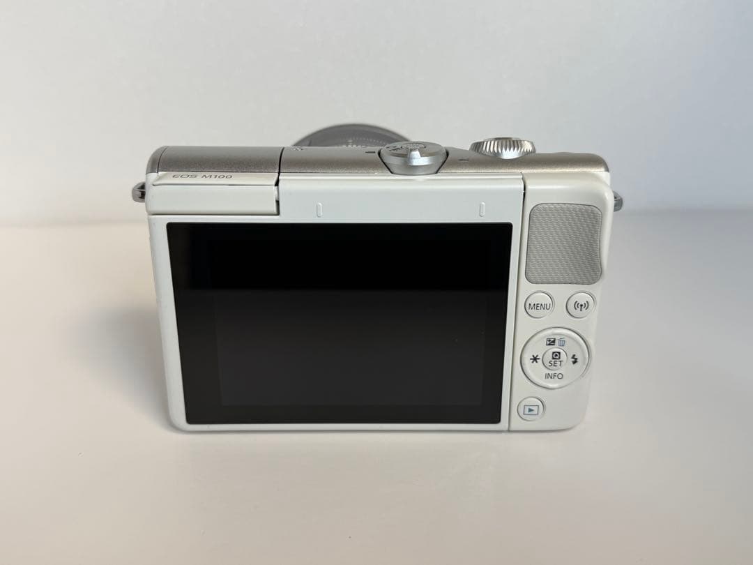 Canon EOS M100 ミラーレス一眼　ダブルズームキット　ホワイト