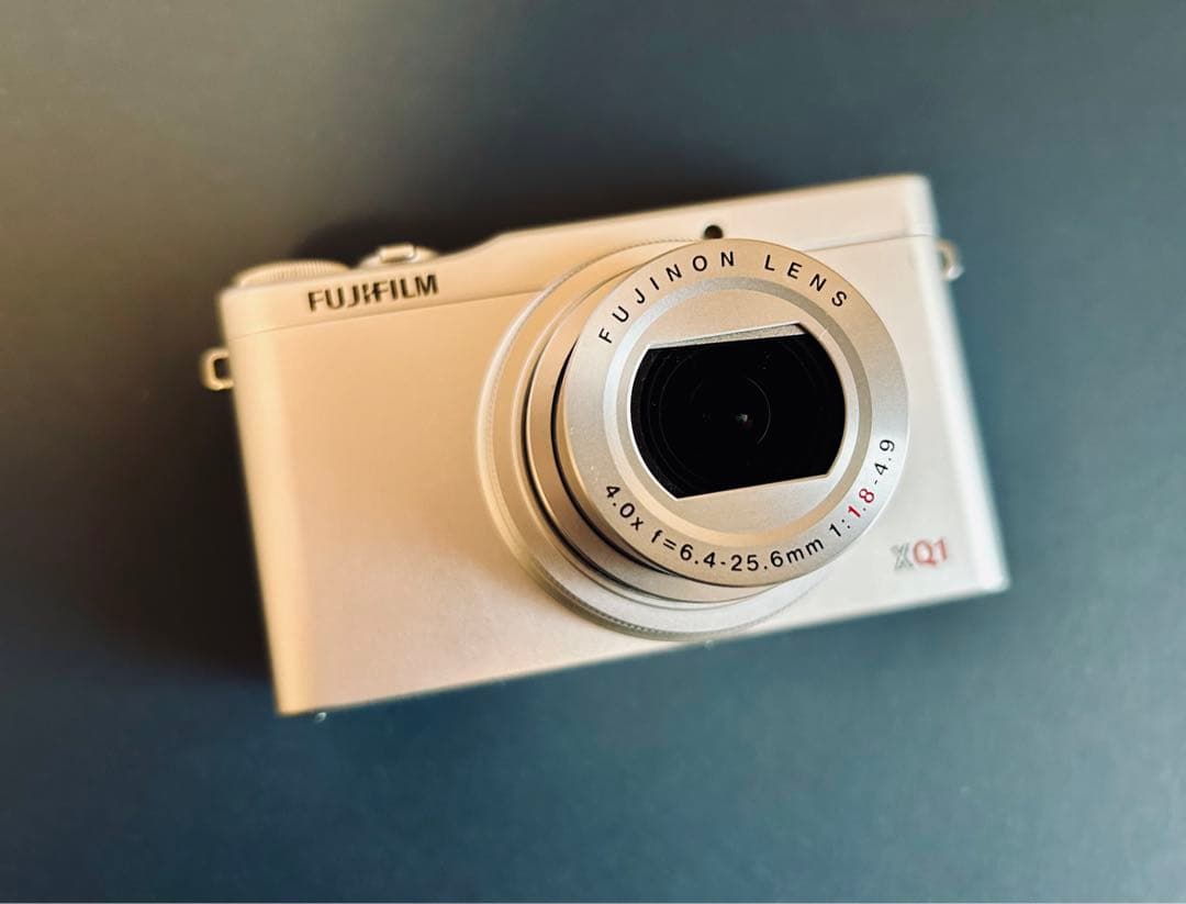 【極美品】デジタルカメラ FUJI FILM XQ1 SILVER