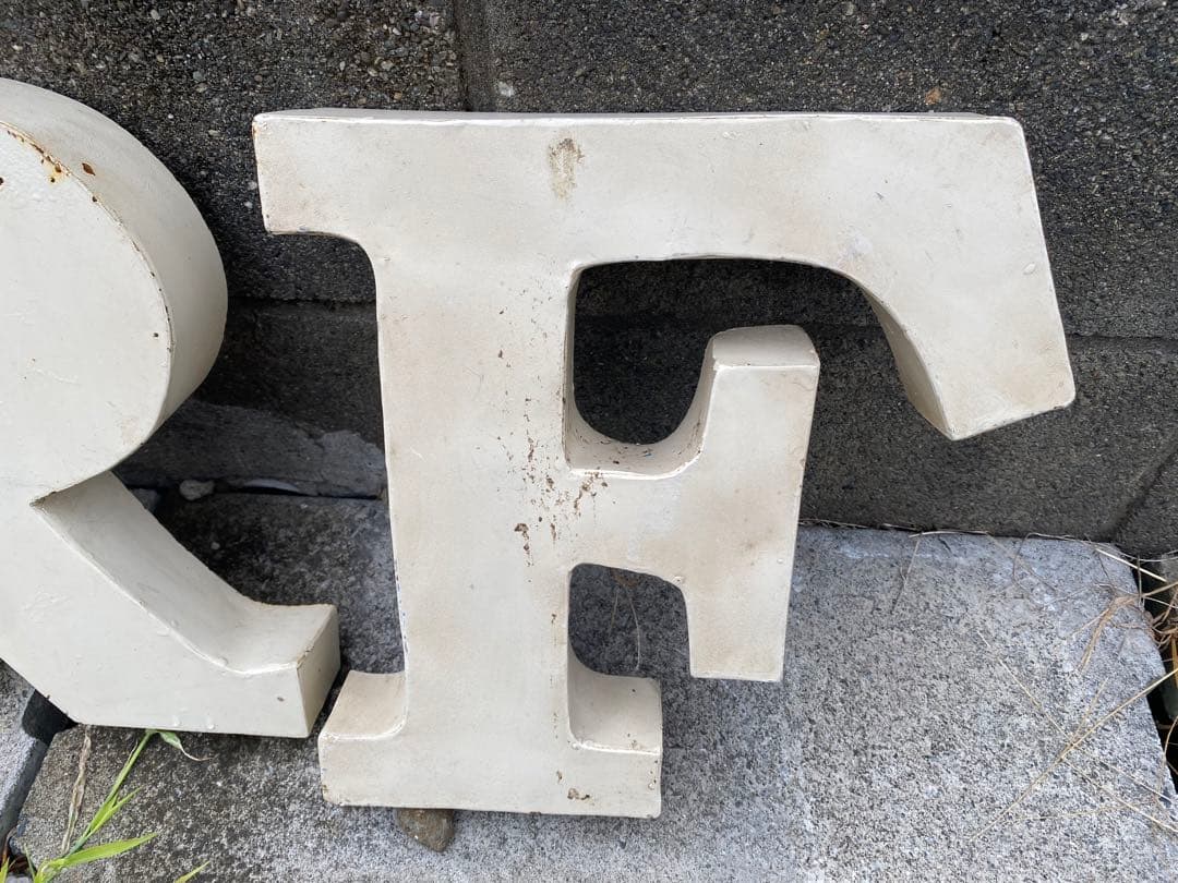 SURF 立体文字 一文字約30cm クリーム色　鉄製