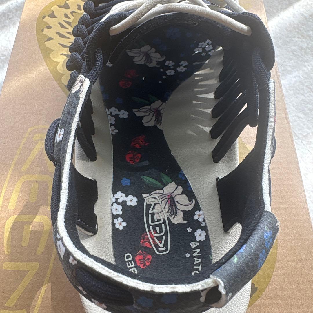 【美品】KEEN ネイビー 編み込みサンダル