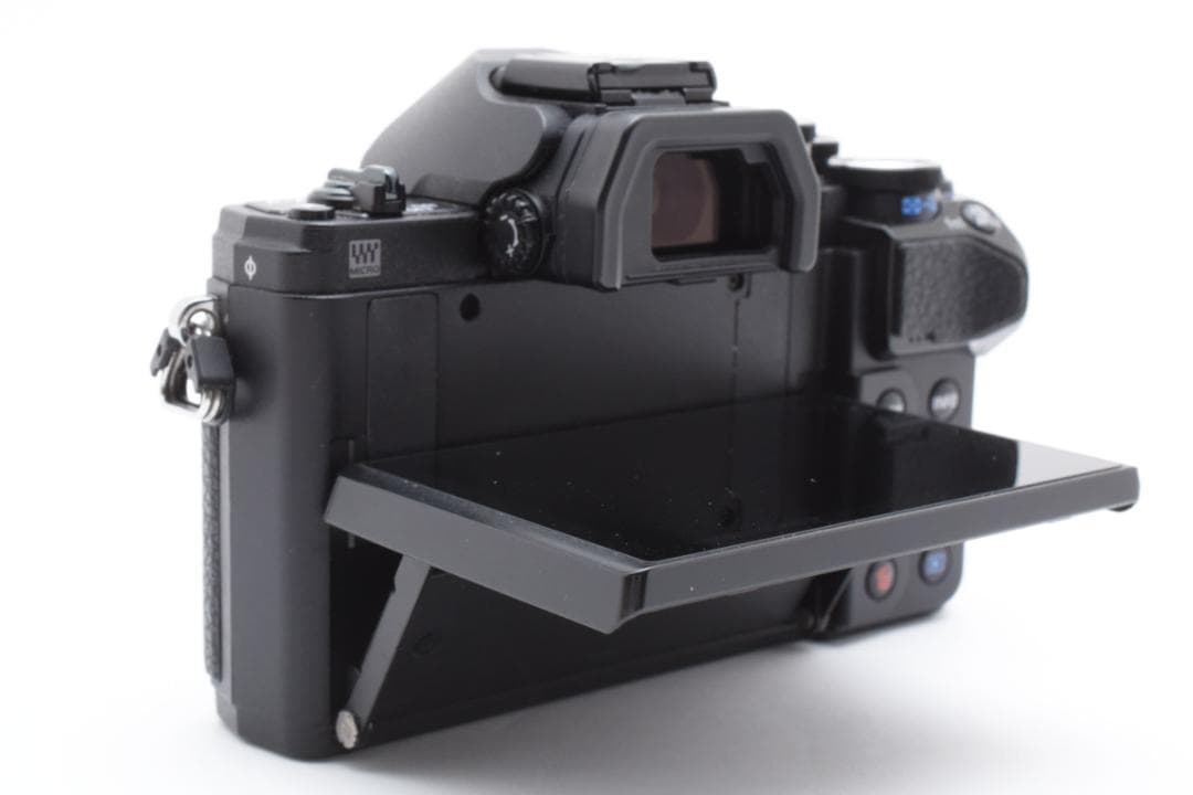 ショット数少 OLYMPUS OM-D E-M10 Mark III ブラック