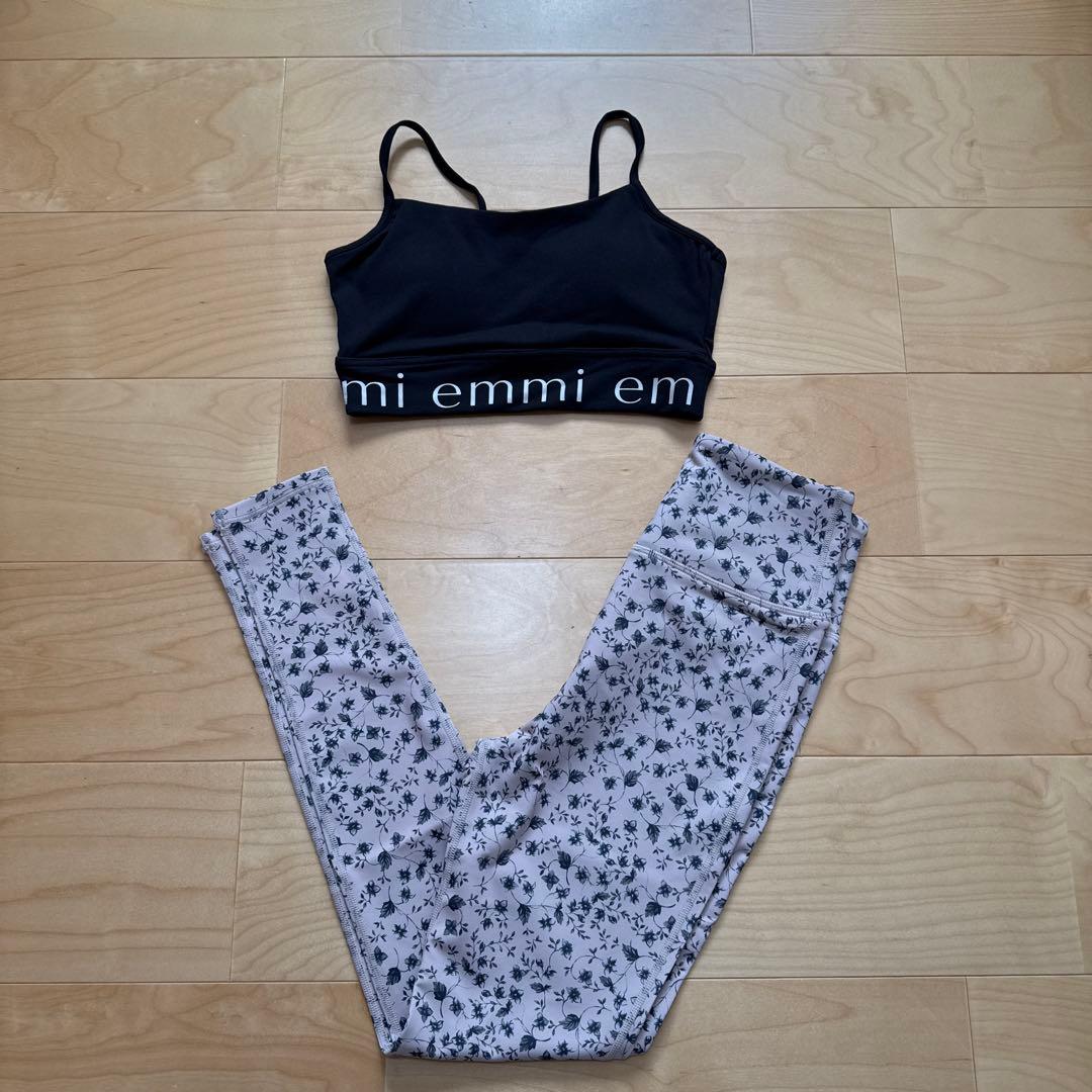 emmi エミ　ヨガウェア　上下セット　ブラトップ　フラワーレギンス　S 新品