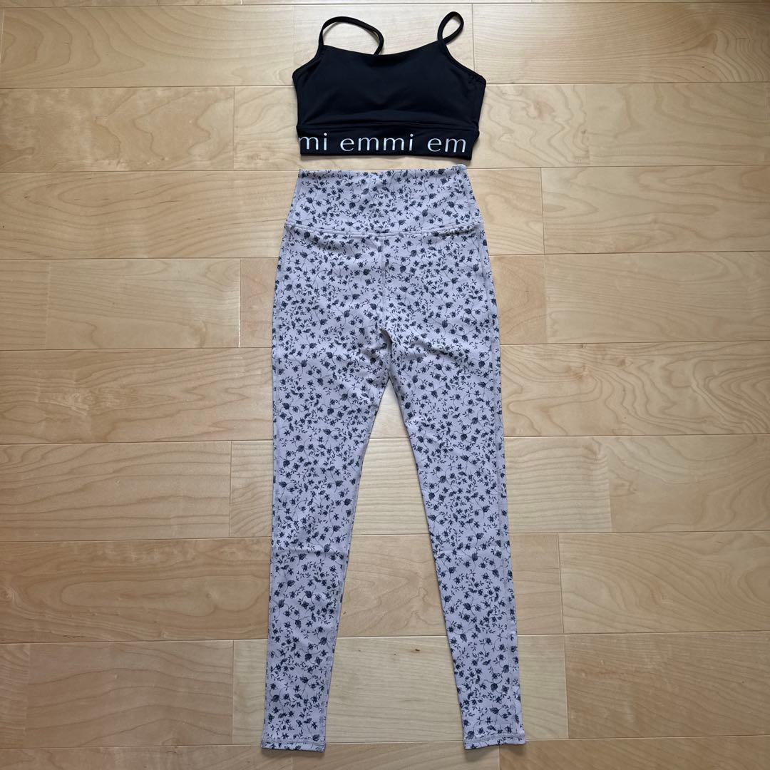 emmi エミ　ヨガウェア　上下セット　ブラトップ　フラワーレギンス　S 新品