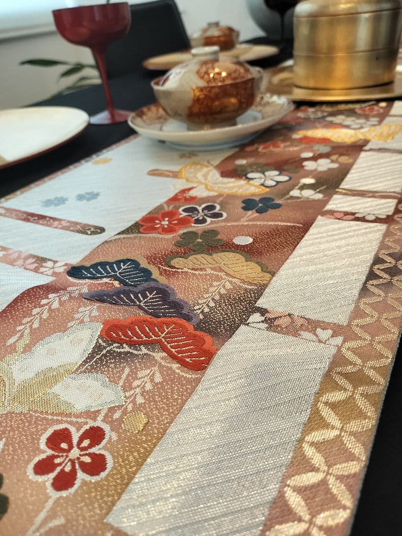 A904★高級‼️豪華刺繍‼️袋帯テーブルランナー2m12cm　リバーシブル