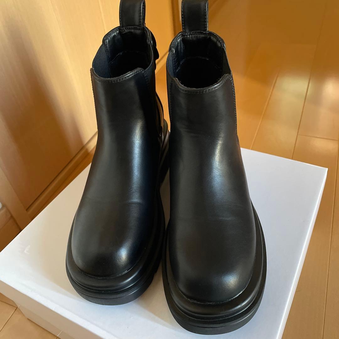 くっきー‼︎お値下げ‼︎インゲボルグ カメリア付きサイドゴアブーツ　S 黒
