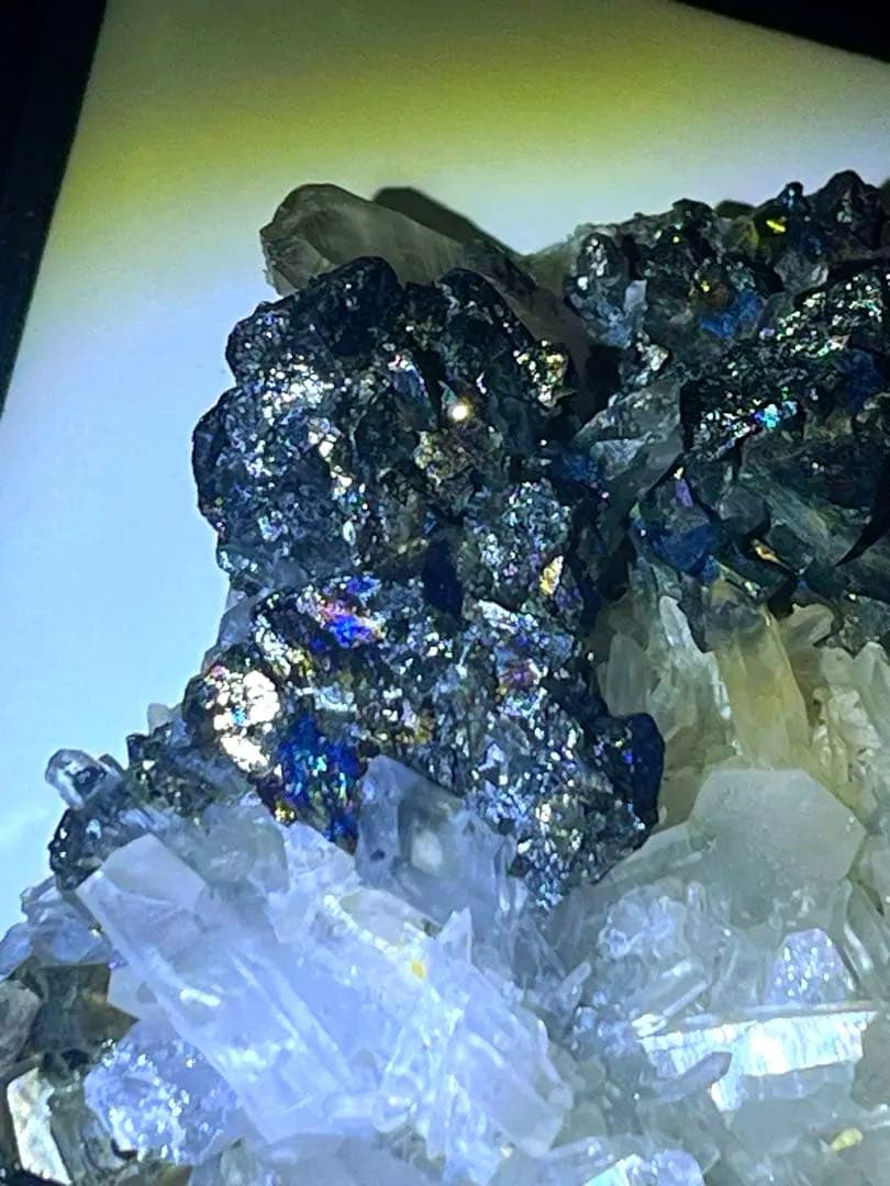 レインボーパイライト　パイライト　水晶　水晶共生　希少　天然石　原石　黄鉄鉱