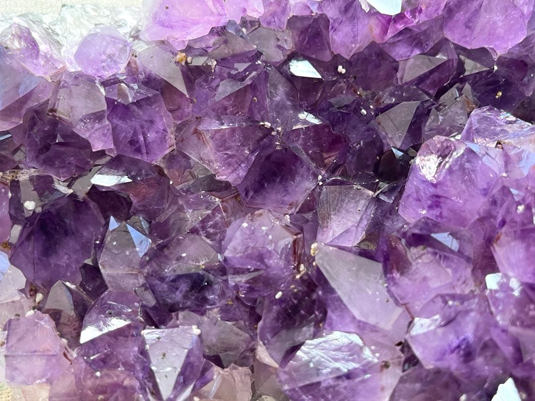 SALE✩.*˚天然石 水晶 アメジスト クラスター 原石 3.5kg 台座付き