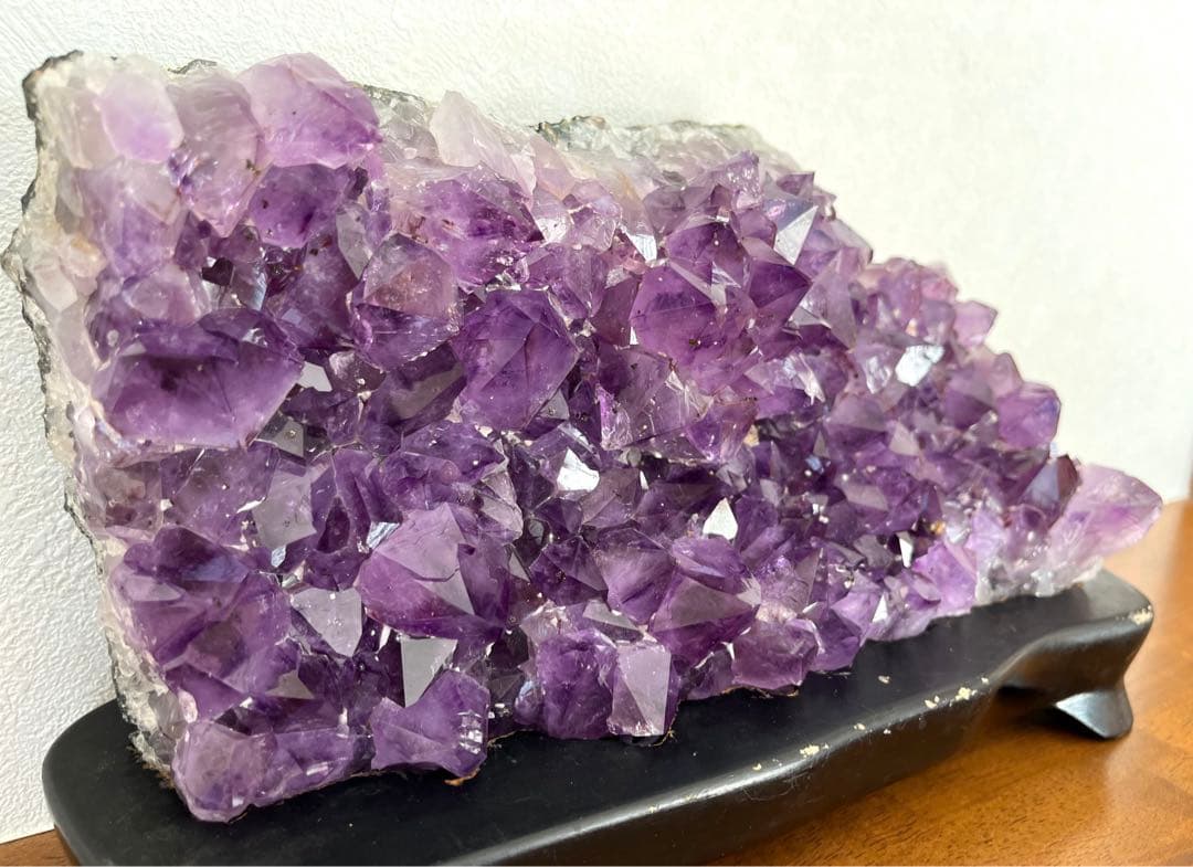 SALE✩.*˚天然石 水晶 アメジスト クラスター 原石 3.5kg 台座付き