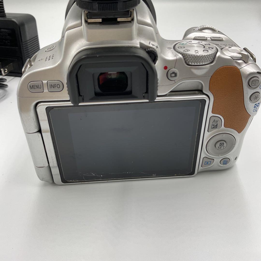 J939 Canon キャノン　EOS KISS X9 カメラ