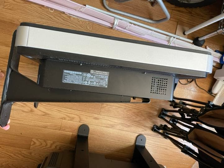 ELO 32型液晶ディスプレイ　タッチパネル