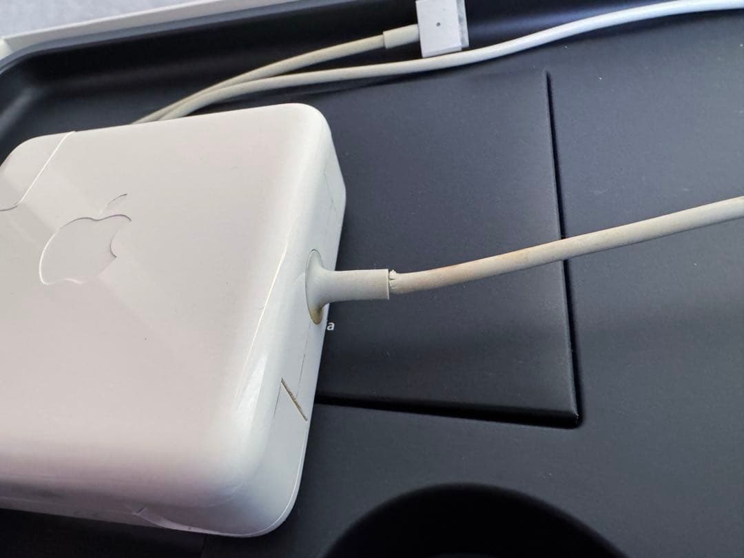 新品アダプタ付き MacbBook Pro 15インチ Mid 2014