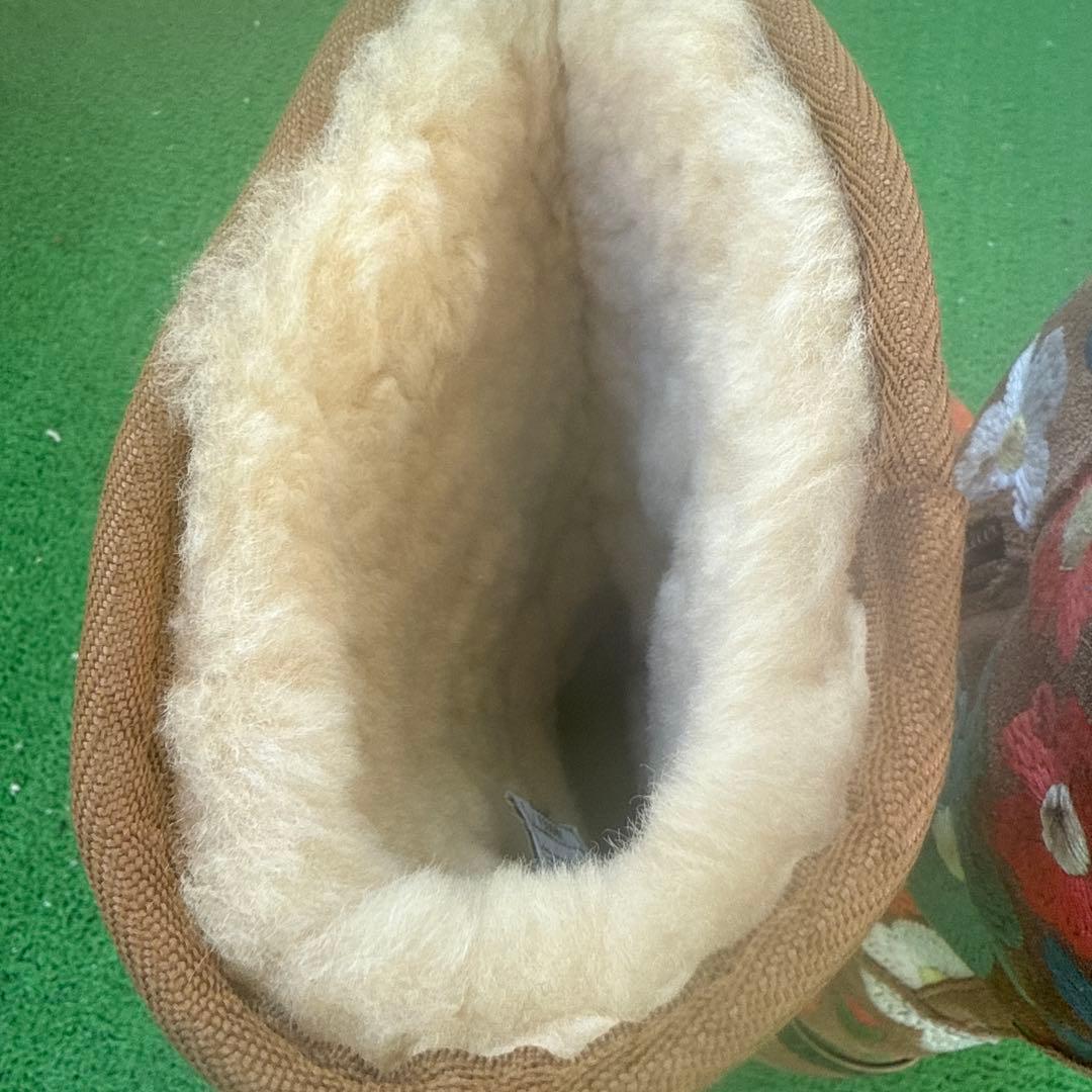 UGGブーツ刺繍花柄