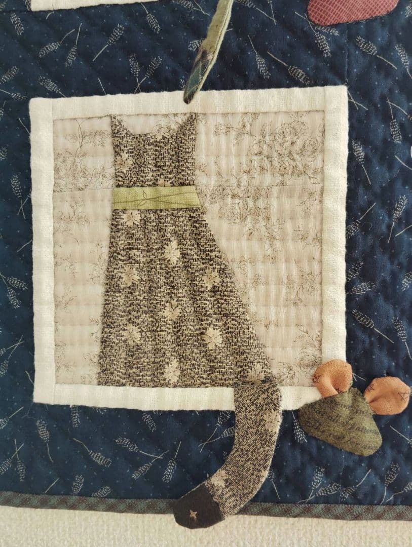 おしゃれな猫のタペストリー。 パッチワーク ハンドメイド テシゴト雑貨