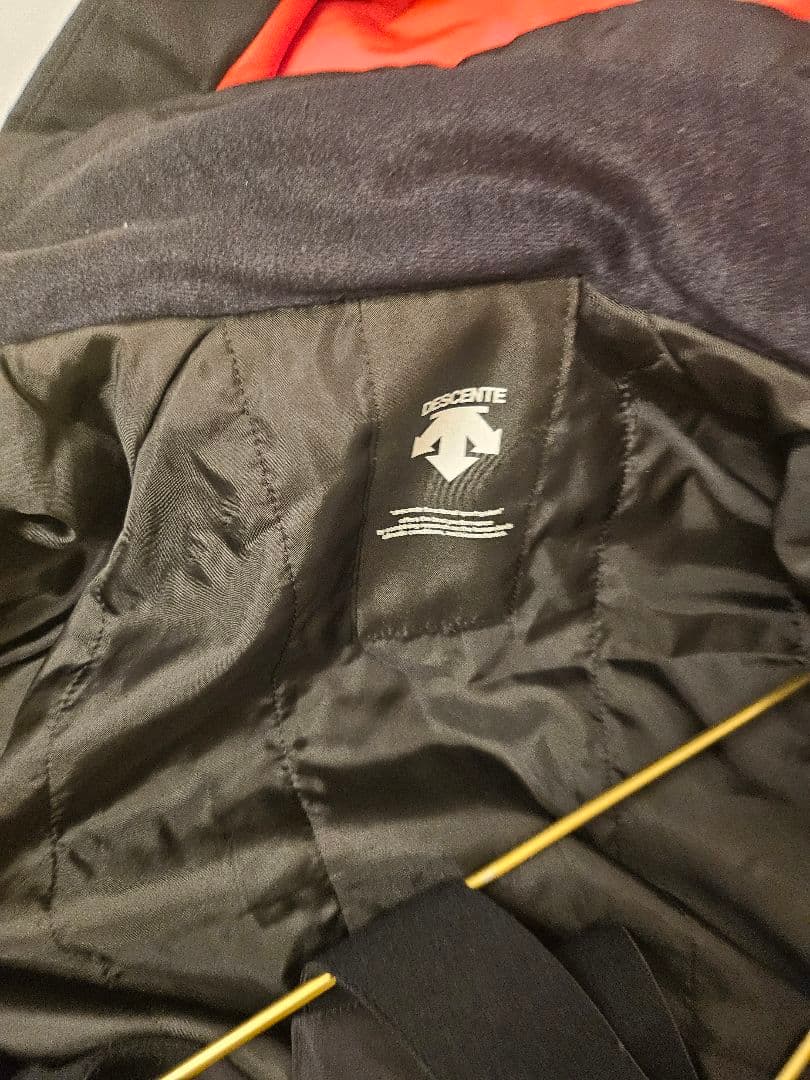 DESCENTE スキーウェア 黒/赤