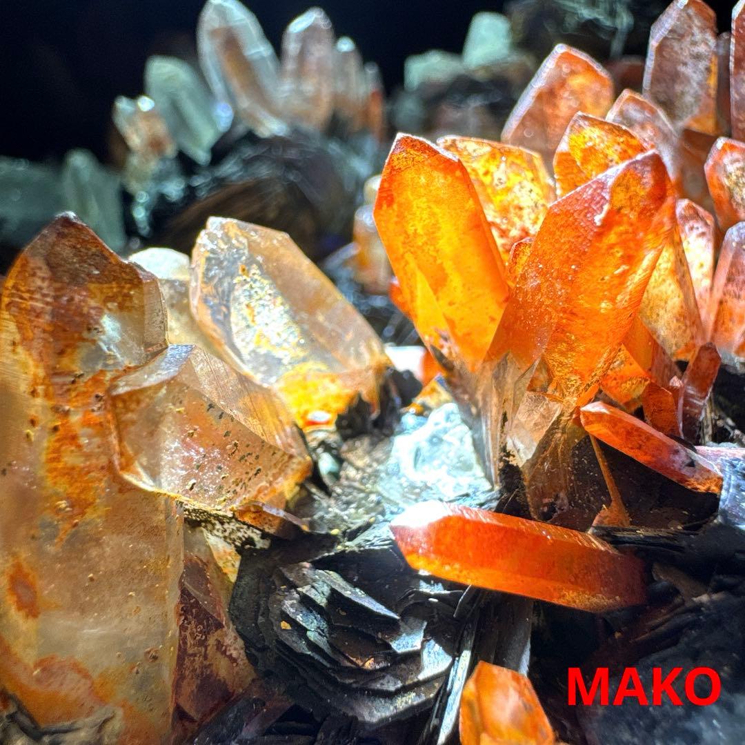 M1794☆アイアンローズ共生赤水晶クラスター1.7Kg☆広東省産☆N20720