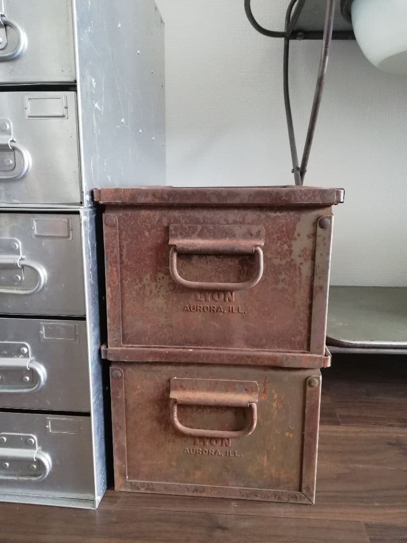 1個【LYON AURORA社】鉄の錆び錆びメタルスタッキングストッカー