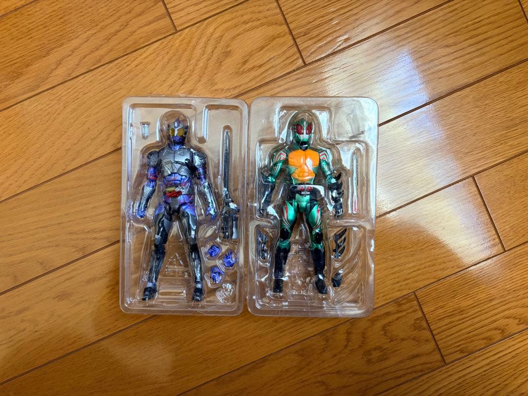 S.H.Figuarts仮面ライダーアマゾンオメガ＆アマゾンネオ 2体セット