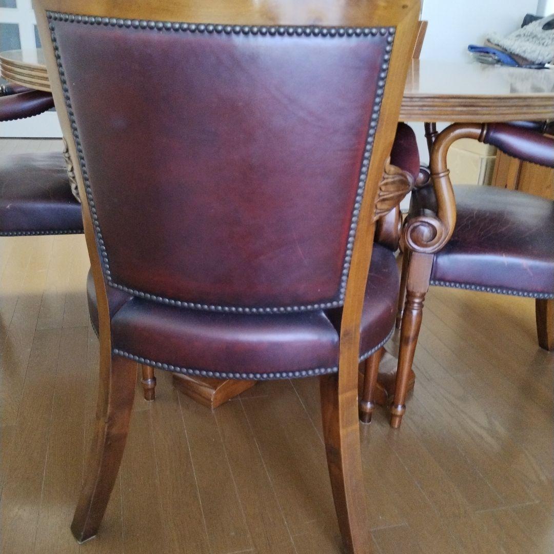 円形木製テーブルとアーム付き椅子4脚セット